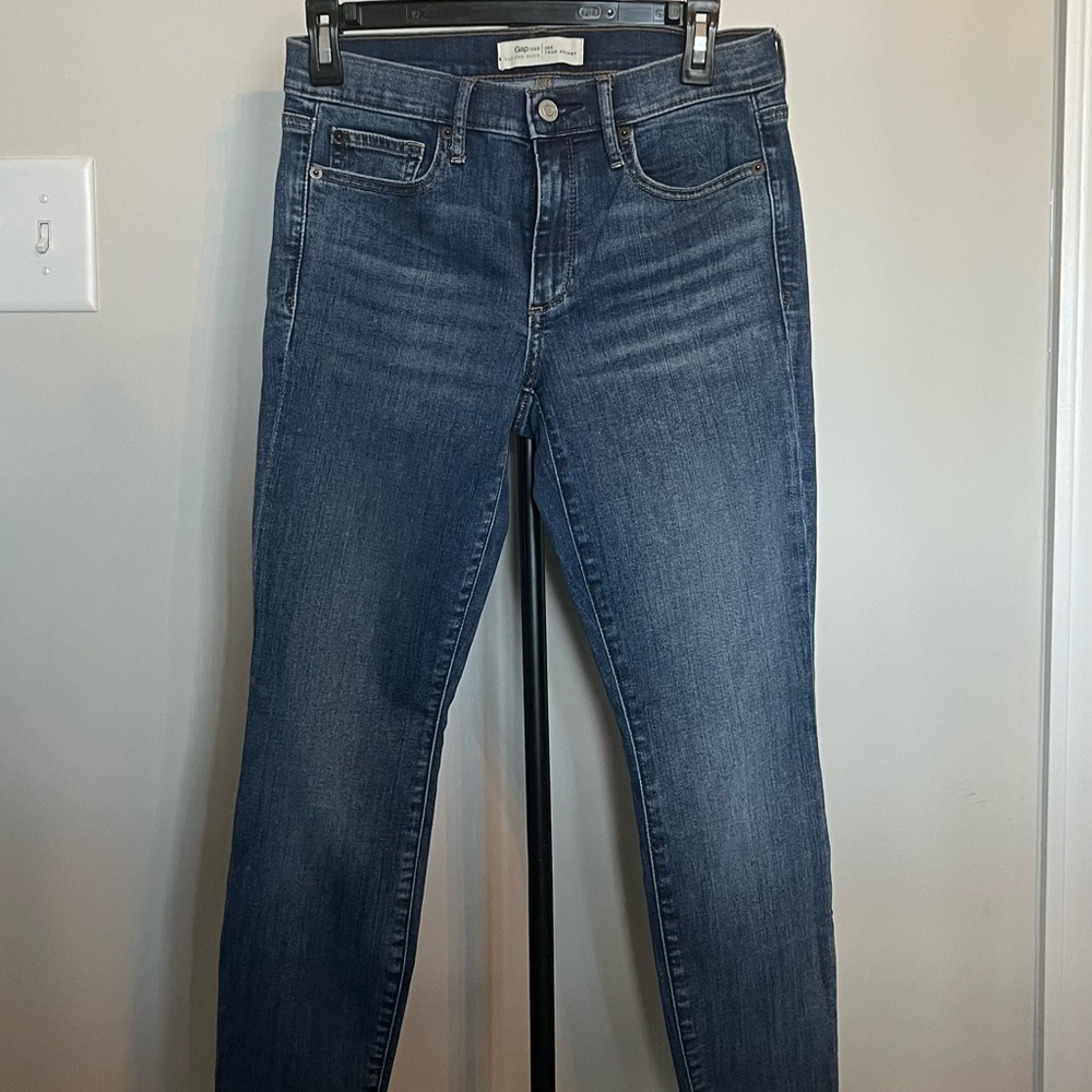 Gap True Skinny Jeans. Size 29 short (fit like a 28)